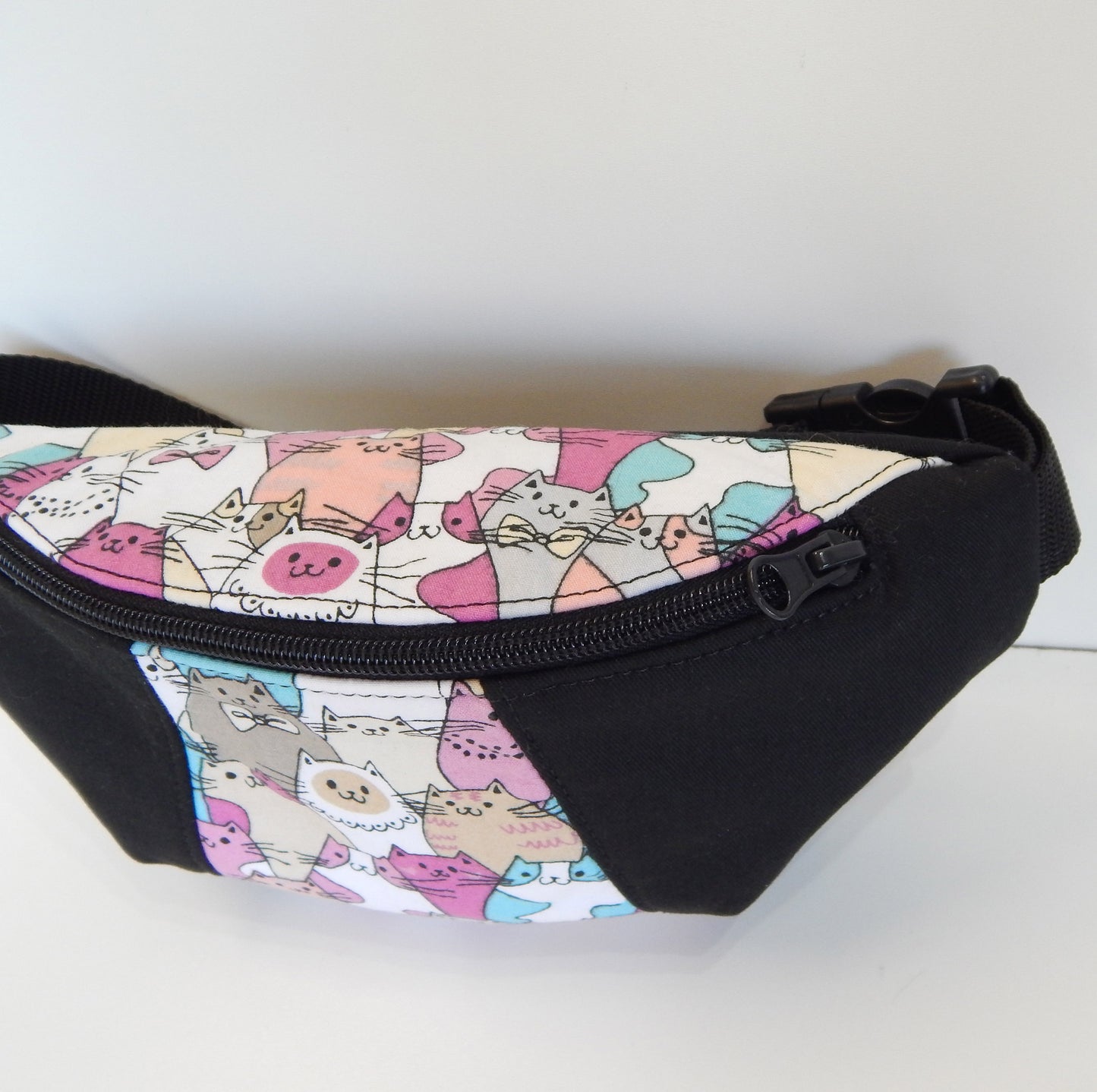 BubblePaw Hip Bag